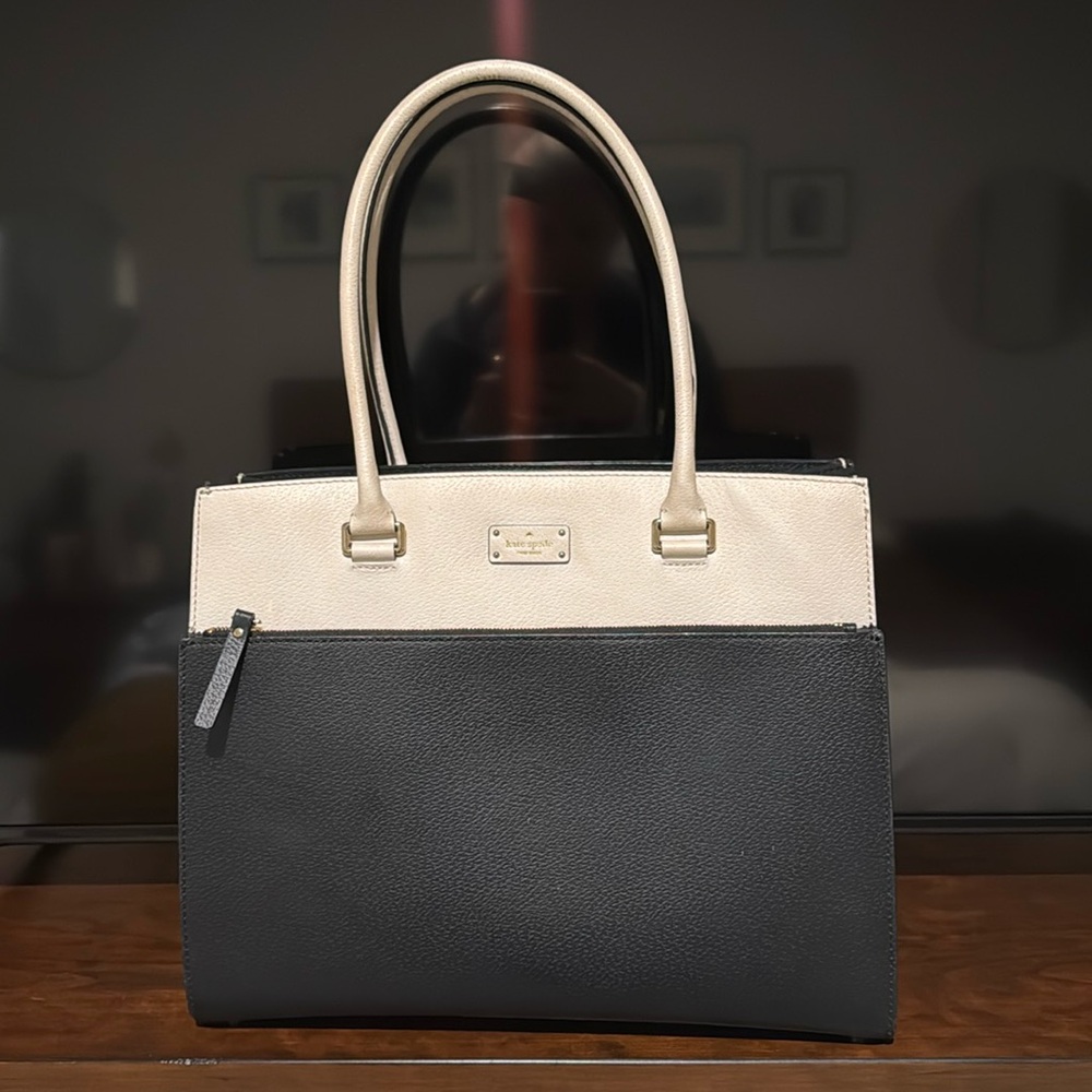 Kate Spade Grove Street Maeve Black & Cream Tote
Laptop Bag